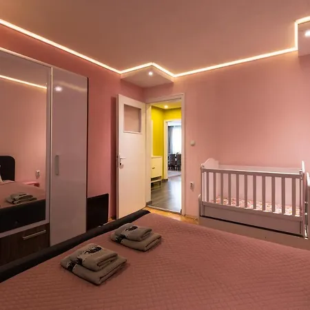 Апартамент Fancy Downtown Flat *
