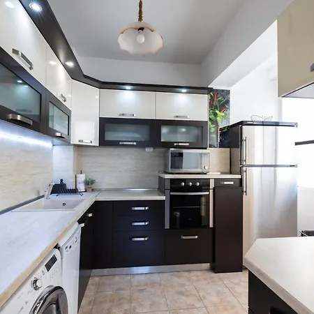 Апартамент Fancy Downtown Flat