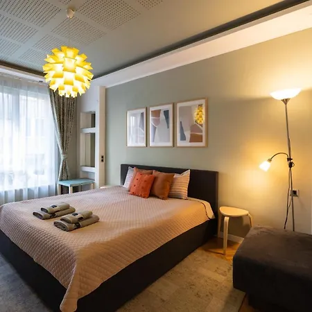 Fancy Downtown Flat Апартамент *